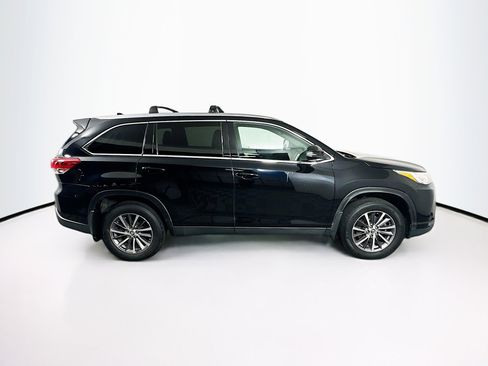 Used 2019 Toyota Highlander XLE image 10