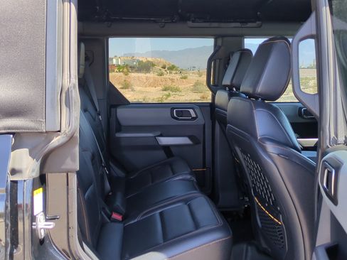 Used 2023 Ford Bronco Badlands image 28