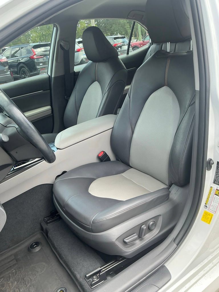 Used 2020 Toyota Camry XLE FWD image 35