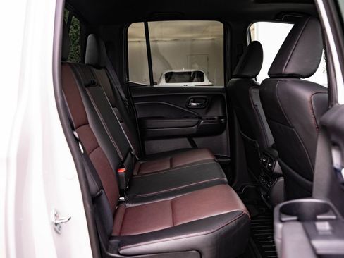 Used 2024 Honda Ridgeline Black Edition image 42