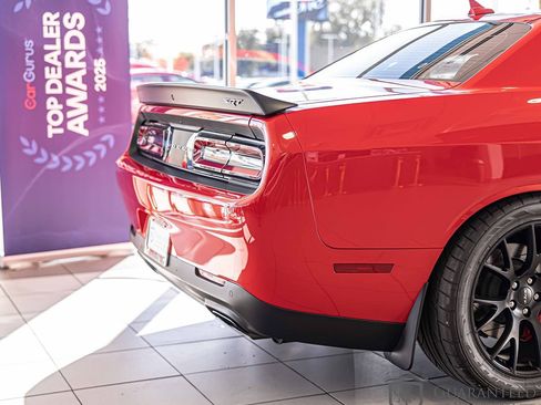 Used 2015 Dodge Challenger SRT Hellcat image 13