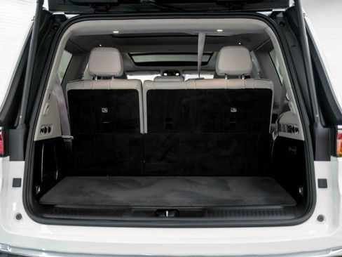 Used 2023 Jeep Wagoneer Series III w/ Premium Group I AWD/4WD image 92