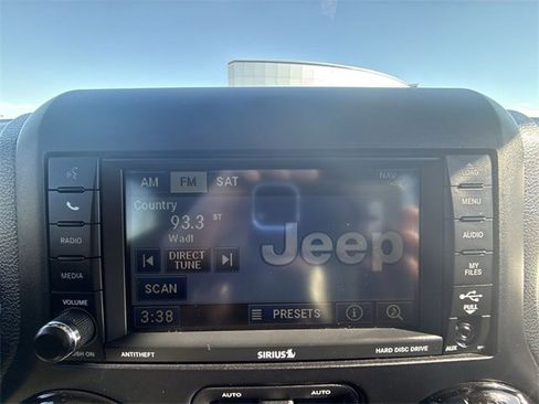 Used 2012 Jeep Wrangler Unlimited Sahara image 16