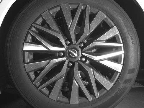 Used 2025 Nissan Altima 2.5 SV image 14