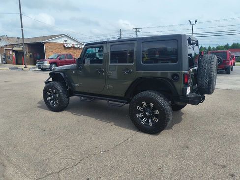 Used 2015 Jeep Wrangler Unlimited Rubicon w/ Connectivity Group AWD/4WD image 10