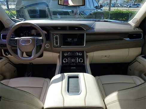 Used 2024 GMC Yukon Denali image 11