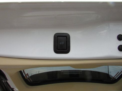 Used 2019 Toyota Highlander XLE image 26