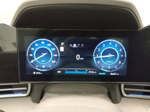 Used 2025 Hyundai Elantra SEL FWD image 23