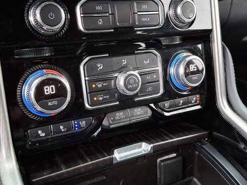 Used 2022 GMC Yukon XL Denali w/ Advanced Technology Package image 18