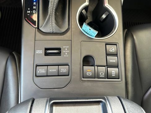 Certified 2025 Toyota Highlander XLE AWD/4WD image 33