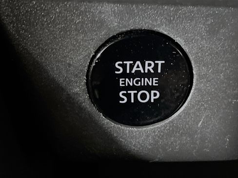 Used 2024 Nissan Rogue S image 23