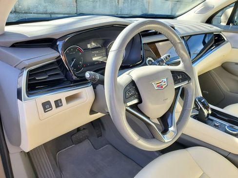 Used 2023 Cadillac XT6 Premium Luxury image 23