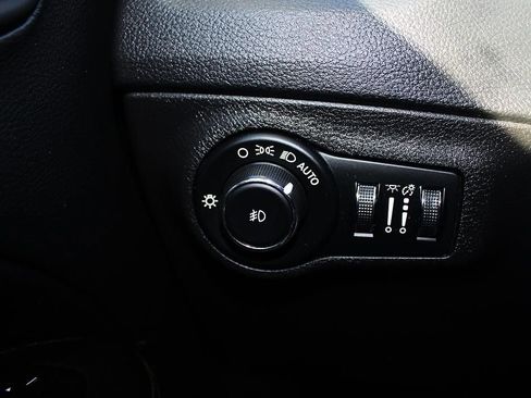 Used 2020 Jeep Compass Limited image 19