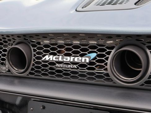 Used 2023 McLaren Artura RWD image 9