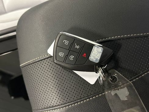 Used 2024 Chevrolet Traverse RS image 21