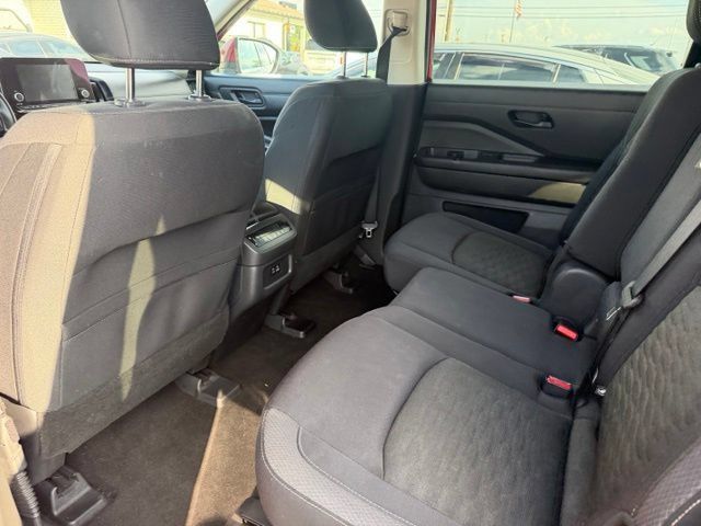 Used 2023 Nissan Pathfinder SV AWD/4WD image 11