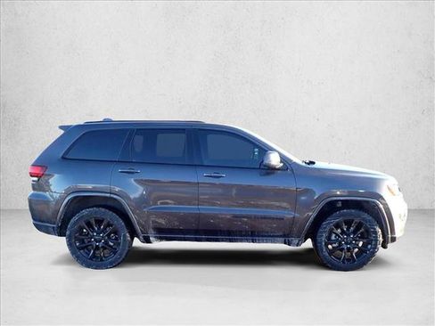 Used 2020 Jeep Grand Cherokee Altitude image 4