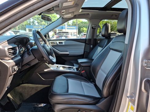 Certified 2023 Ford Explorer XLT w/ Equipment Group 202A AWD/4WD image 14