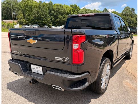 Used 2024 Chevrolet Silverado 1500 High Country w/ High Country Premium Package AWD/4WD image 6