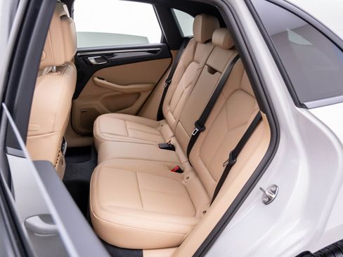 New 2026 Porsche Macan image 16