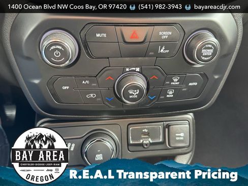 Used 2023 Jeep Renegade Latitude image 24