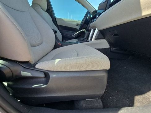 Used 2025 Toyota Corolla Cross L FWD image 17