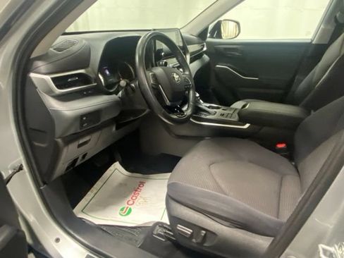 Used 2021 Toyota Highlander LE AWD/4WD image 10