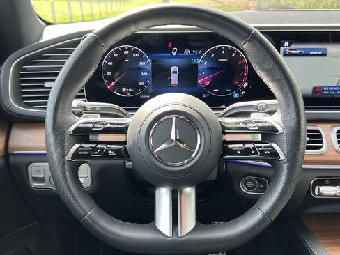 Used 2025 Mercedes-Benz GLS 450 4MATIC image 18