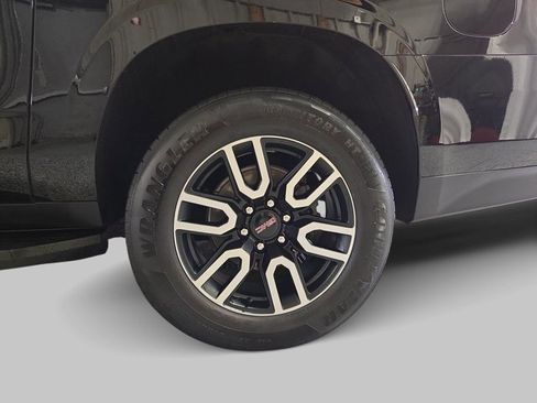 Used 2021 GMC Yukon XL AT4 w/ Technology Package image 35