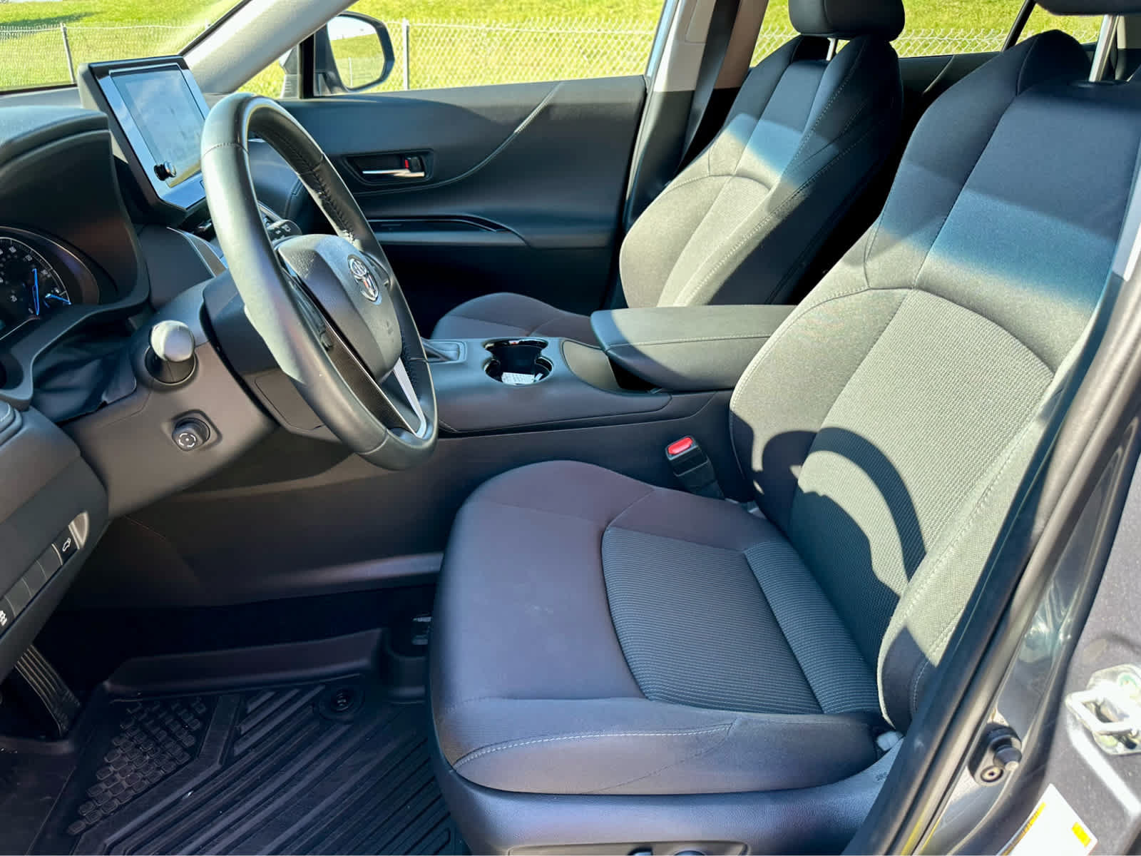 Used 2024 Toyota Venza LE AWD/4WD image 12