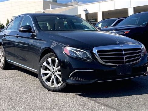 Used 2018 Mercedes-Benz E 300 4MATIC image 1