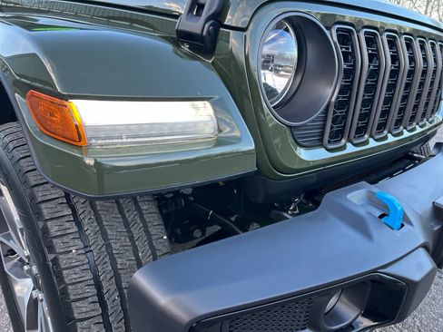 Used 2024 Jeep Wrangler Sport S w/ Convenience Group image 40