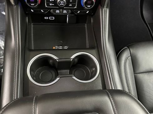 Used 2024 Chevrolet Suburban LT image 17