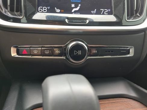 Used 2022 Volvo S60 B5 Momentum image 24