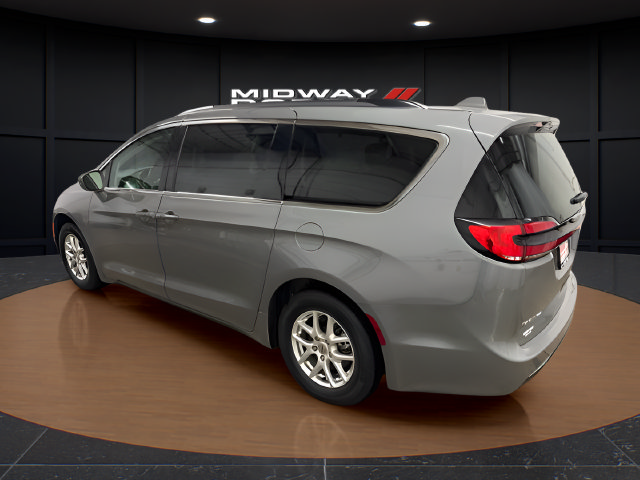 Used 2022 Chrysler Pacifica Touring-L FWD image 3