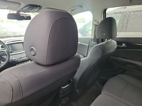 Used 2019 Kia Sorento AWD w/ LX Convenience Package image 12