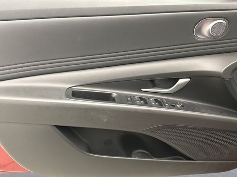 Used 2023 Hyundai Elantra Limited FWD image 6