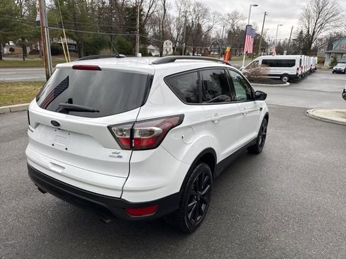 Used 2017 Ford Escape SE w/ SE Sport Appearance Package image 6