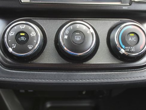 Used 2018 Toyota RAV4 LE FWD image 36