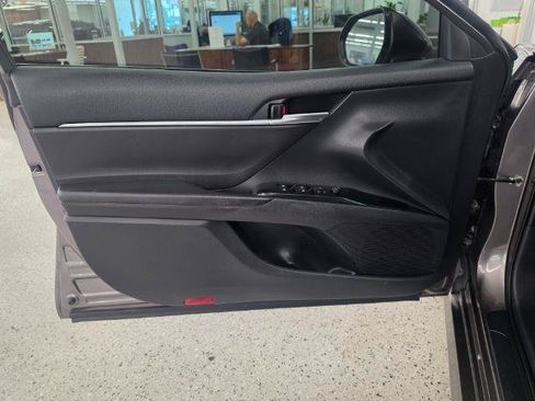 Used 2020 Toyota Camry LE FWD image 32