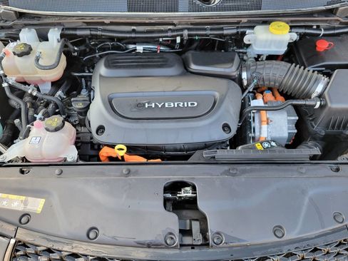 Used 2023 Chrysler Pacifica Touring-L FWD image 23