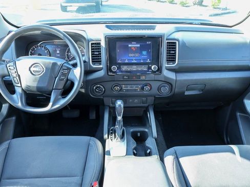 Used 2023 Nissan Frontier SV image 6