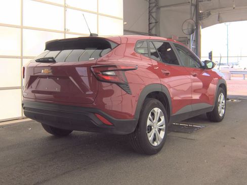 Used 2026 Chevrolet Trax LS FWD image 4