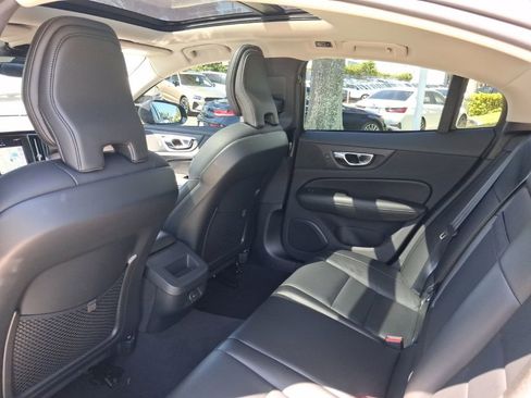 Used 2021 Volvo S60 T5 Momentum image 7
