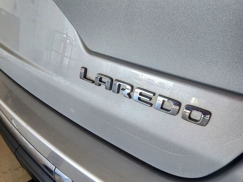 Used 2023 Jeep Grand Cherokee Laredo AWD/4WD image 8