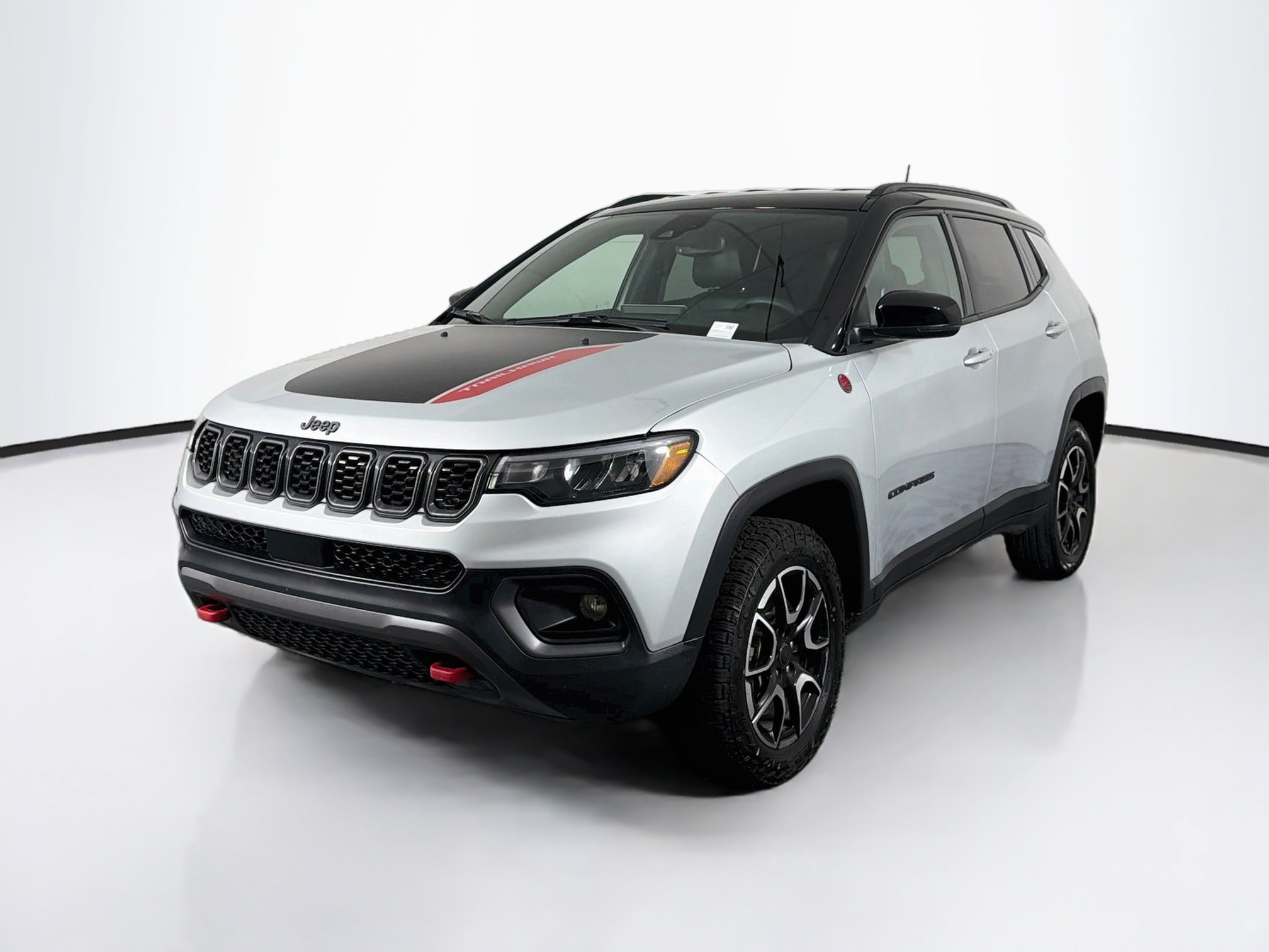Used 2025 Jeep Compass Trailhawk AWD/4WD image 3