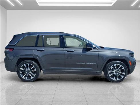 Used 2022 Jeep Grand Cherokee Overland AWD/4WD image 12