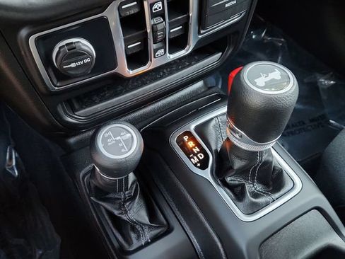 Used 2025 Jeep Wrangler Unlimited Sahara AWD/4WD image 43