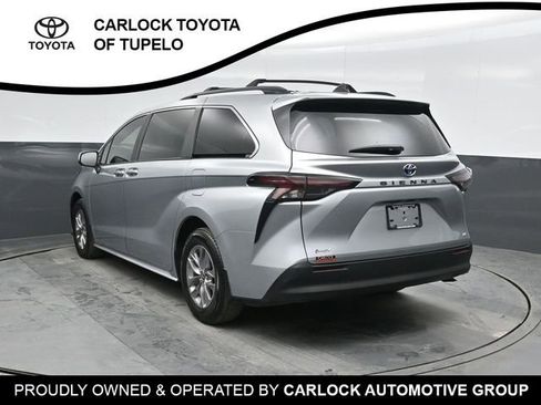 Used 2025 Toyota Sienna LE image 10