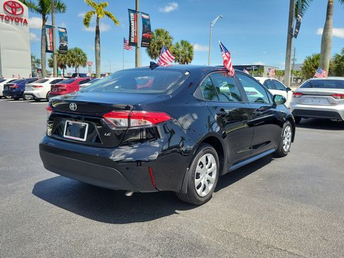 Used 2025 Toyota Corolla LE FWD image 11